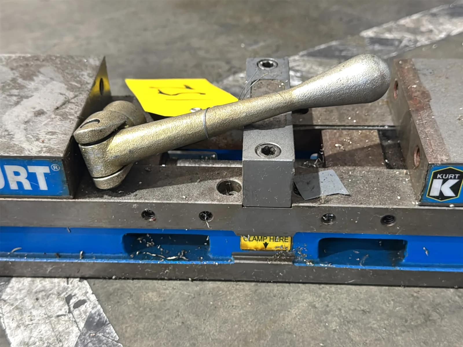 Kurt 4” Machinist Vise, photo 3 of 5