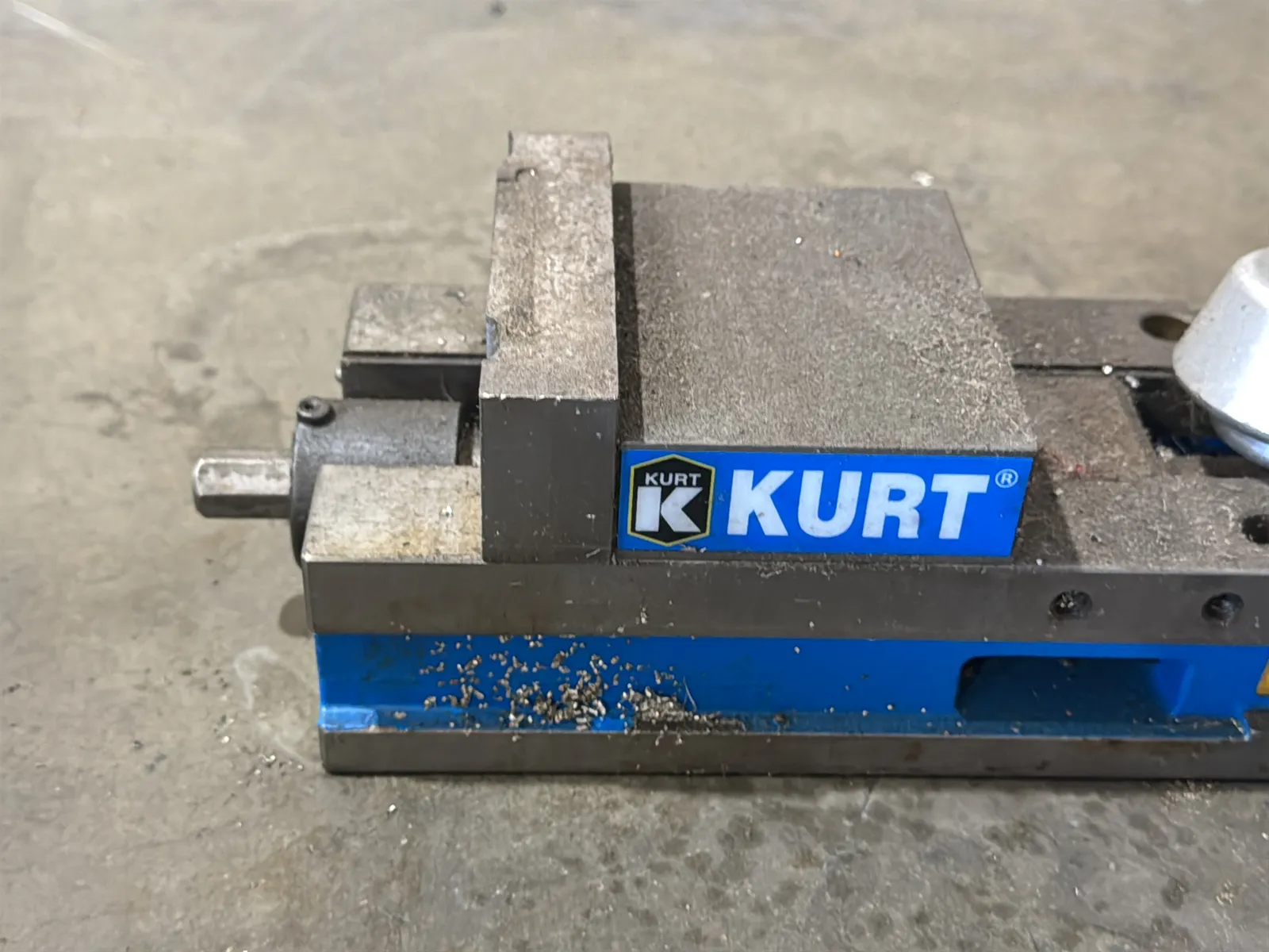 Kurt 4” Machinist Vise, photo 3 of 6
