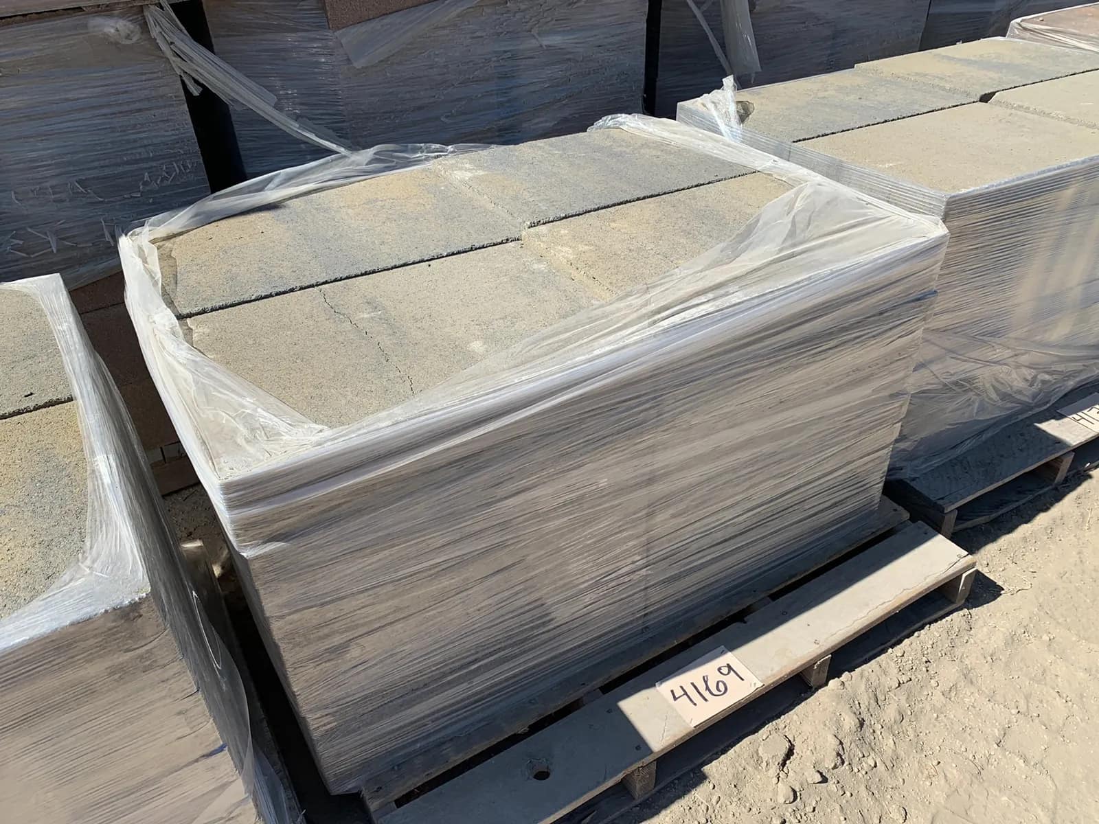 1-pallet-of-metro-stone-tahoe-blend-grande-pavers-c01c77