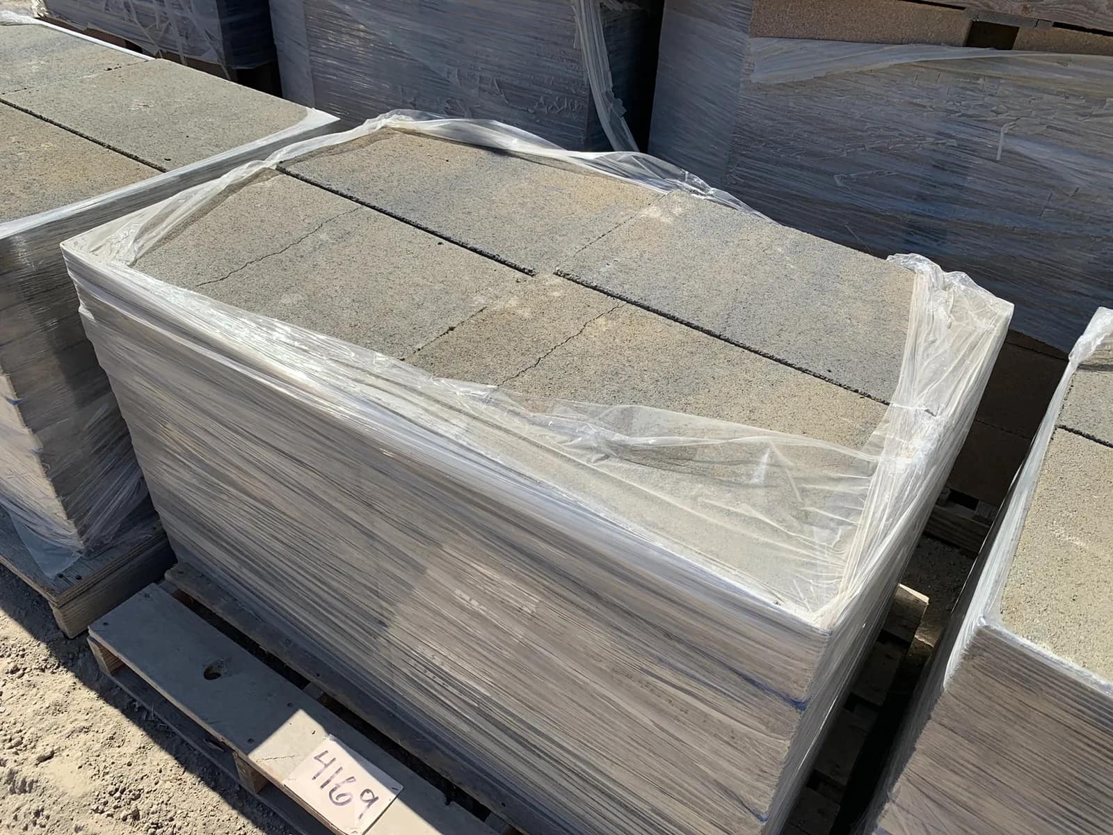 (1) Pallet Of Metro Stone Tahoe Blend Grande Pavers, photo 3 of 3
