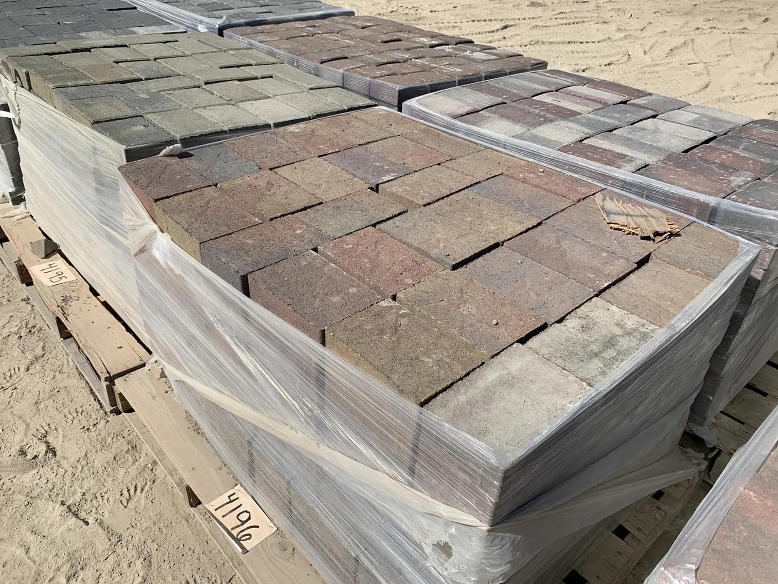(1) Pallet Century Stone Sonoma Blend Rectangle Pavers, photo 2 of 3