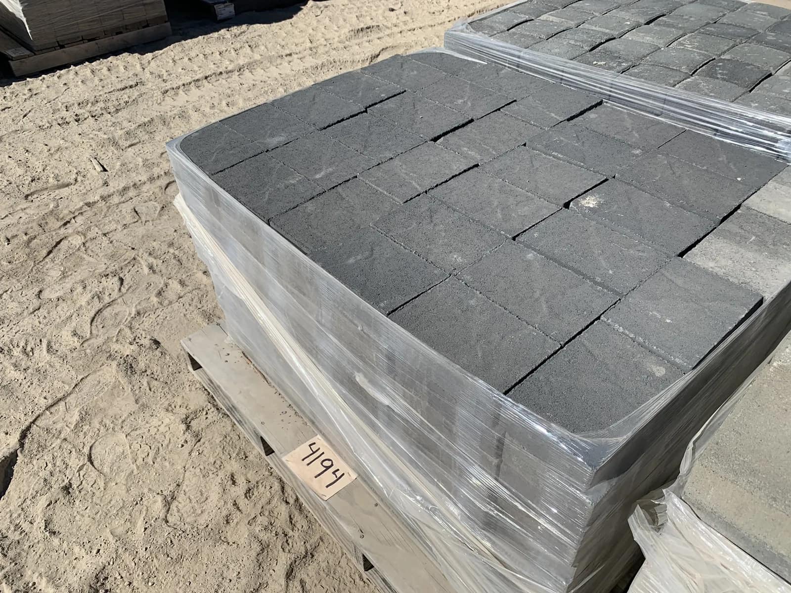 (1) Pallet Century Stone Shasta Blend Rectangle Pavers, photo 2 of 3