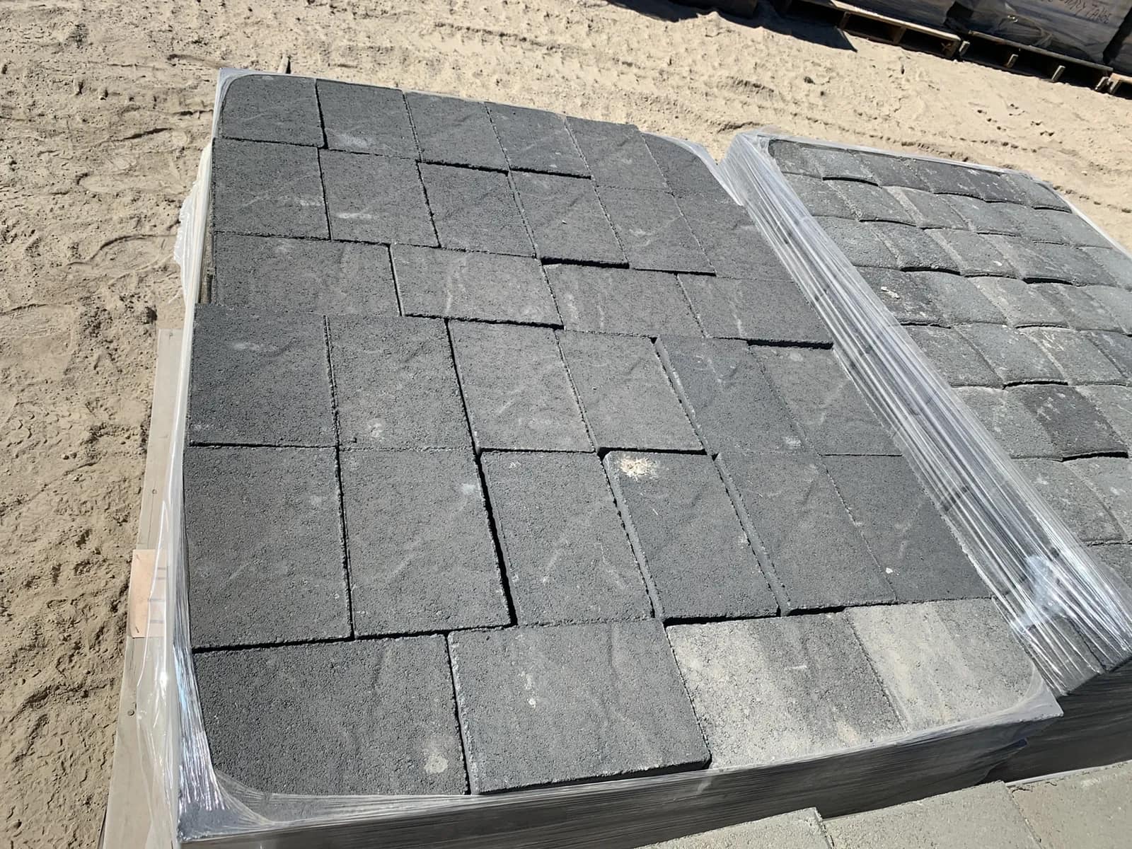 (1) Pallet Century Stone Shasta Blend Rectangle Pavers, photo 3 of 3