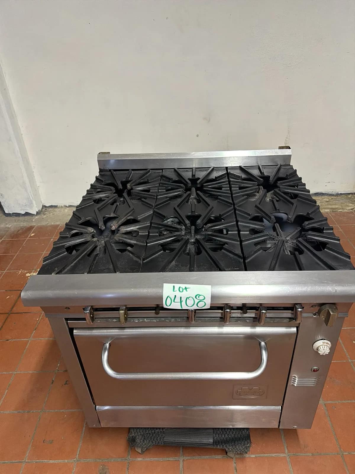 Montague 6 Burner Range Natural Gas, Standard Oven, photo 2 of 6
