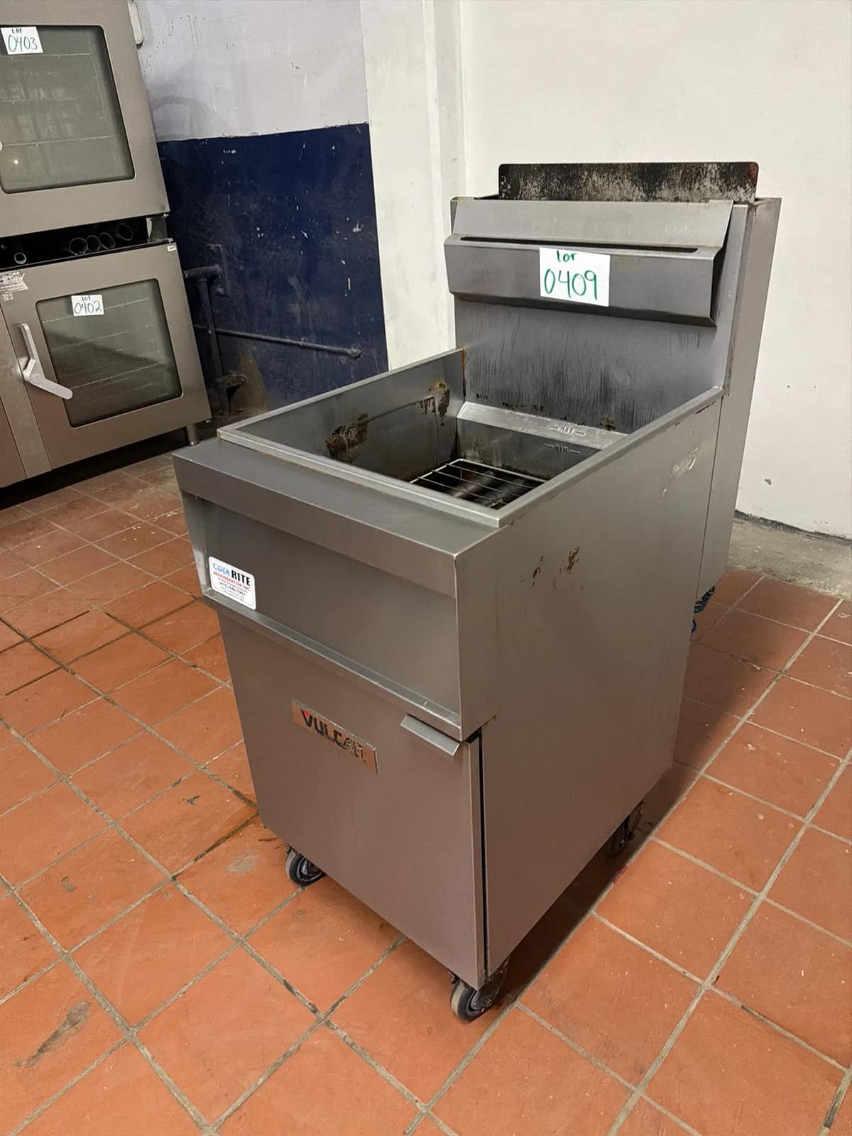 Vulcan 65lb Floor Model Gas Fryer, photo 3 of 7