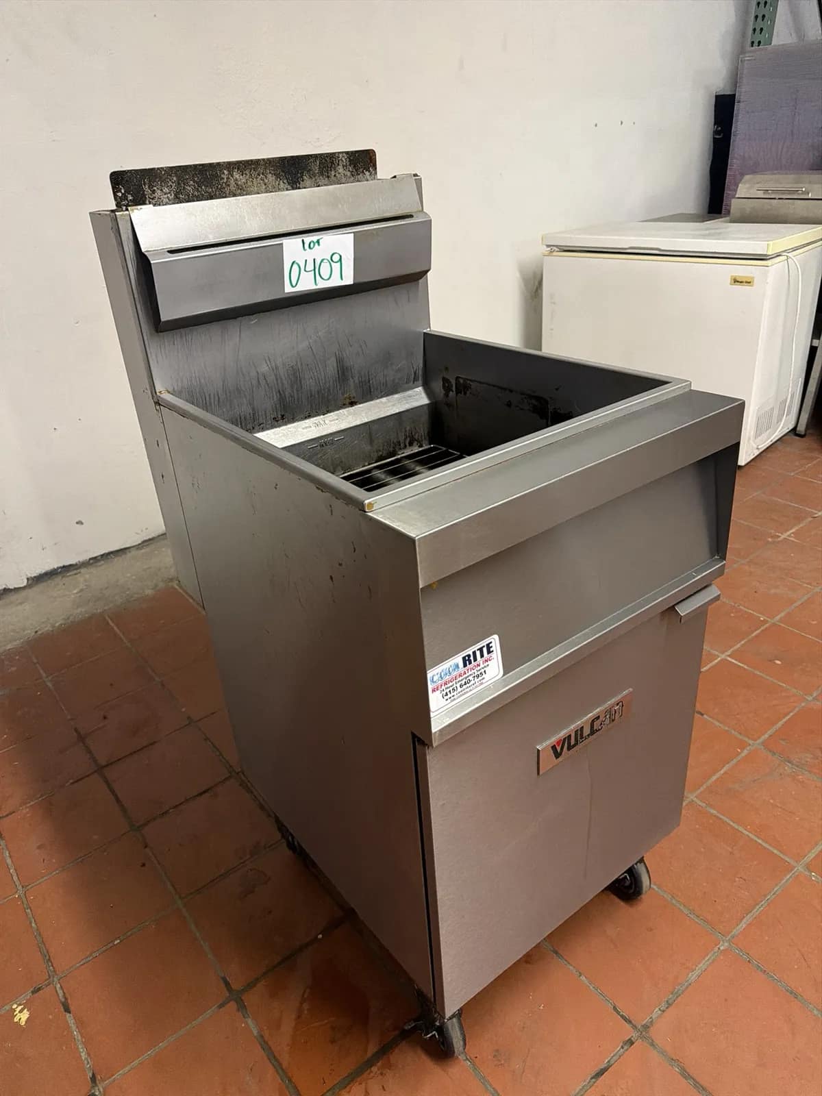 Vulcan 65lb Floor Model Gas Fryer, photo 4 of 7