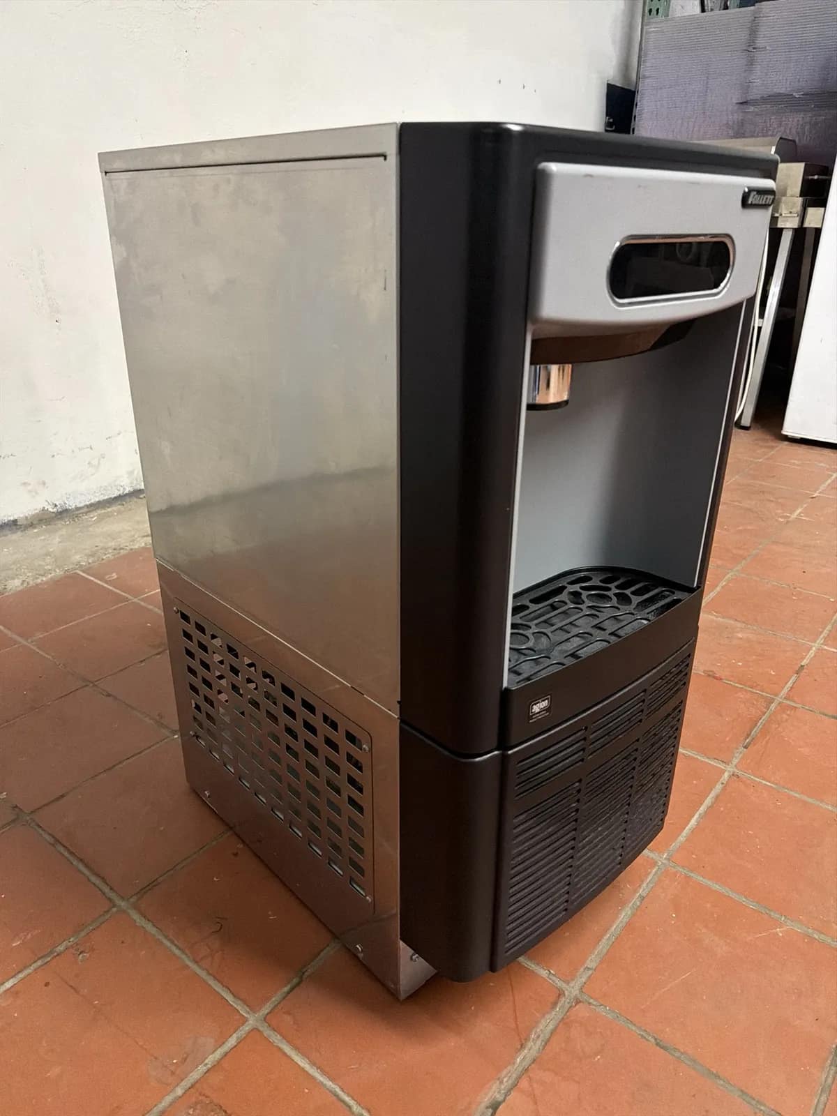 Follett Floor Model Nuggets Ice Maker, photo 2 of 6