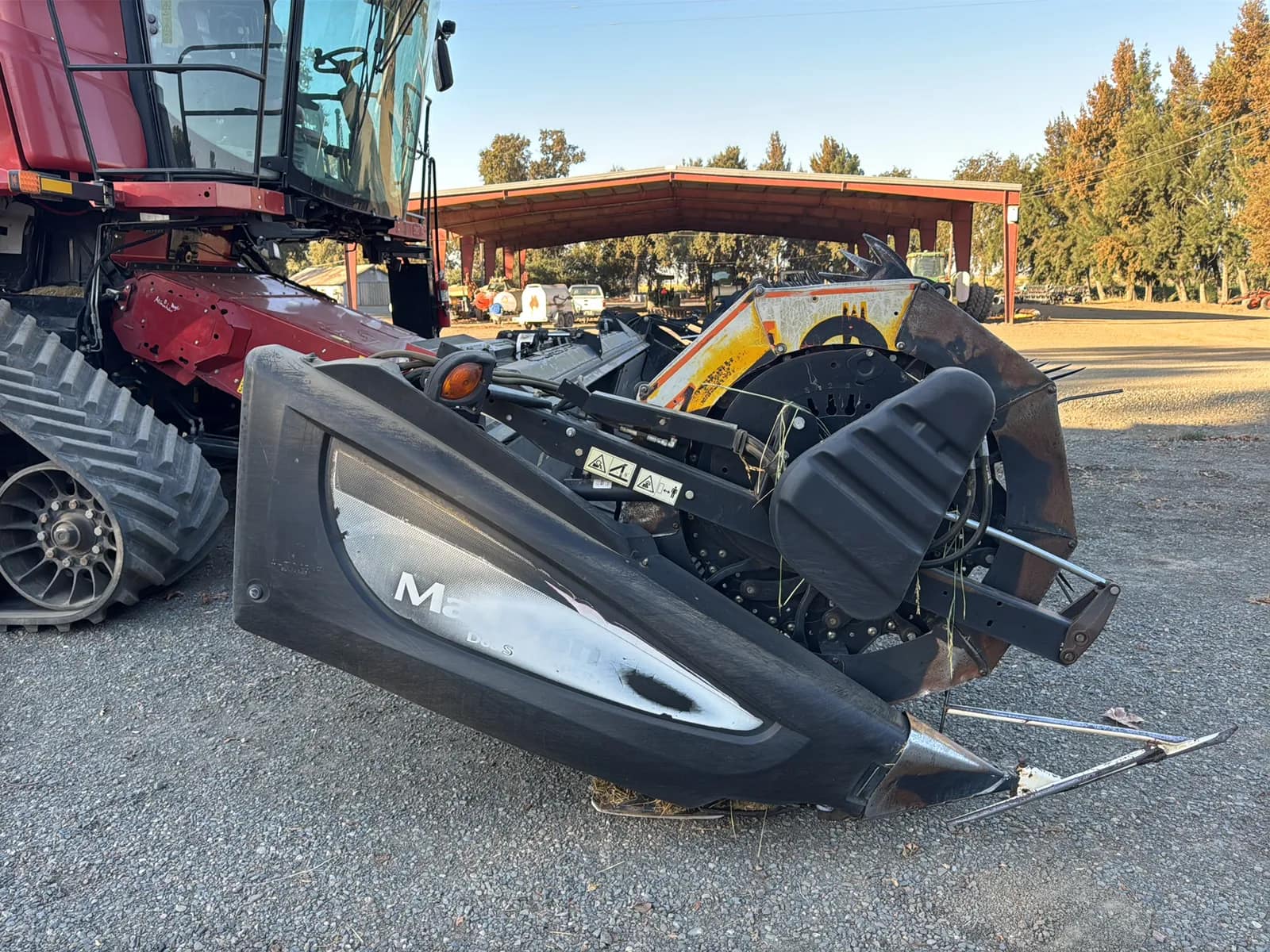 MacDon D65-S Draper Header, photo 3 of 9