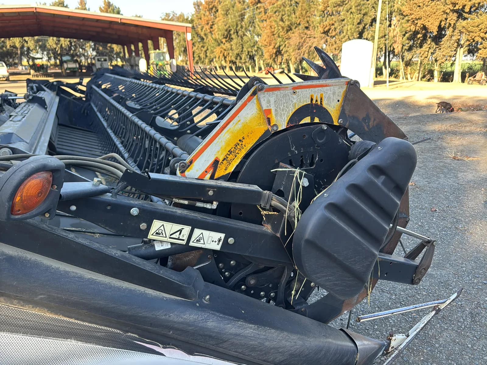 MacDon D65-S Draper Header, photo 4 of 9