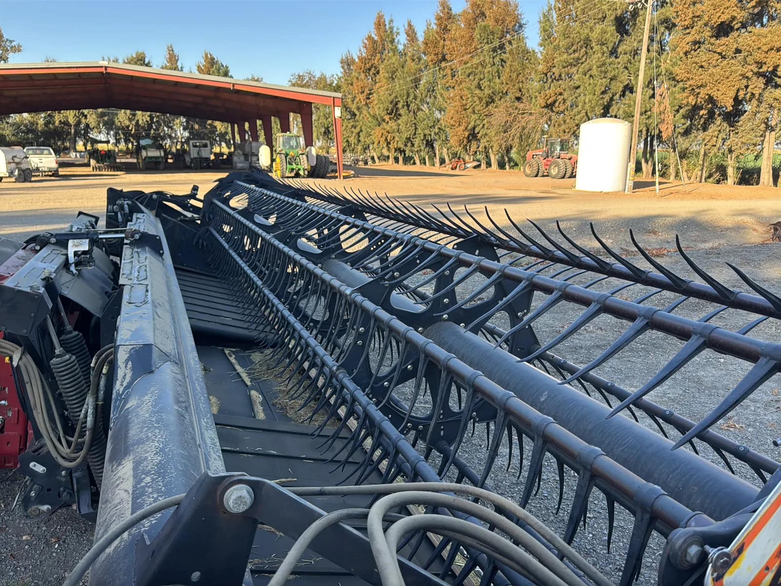 MacDon D65-S Draper Header, photo 5 of 9