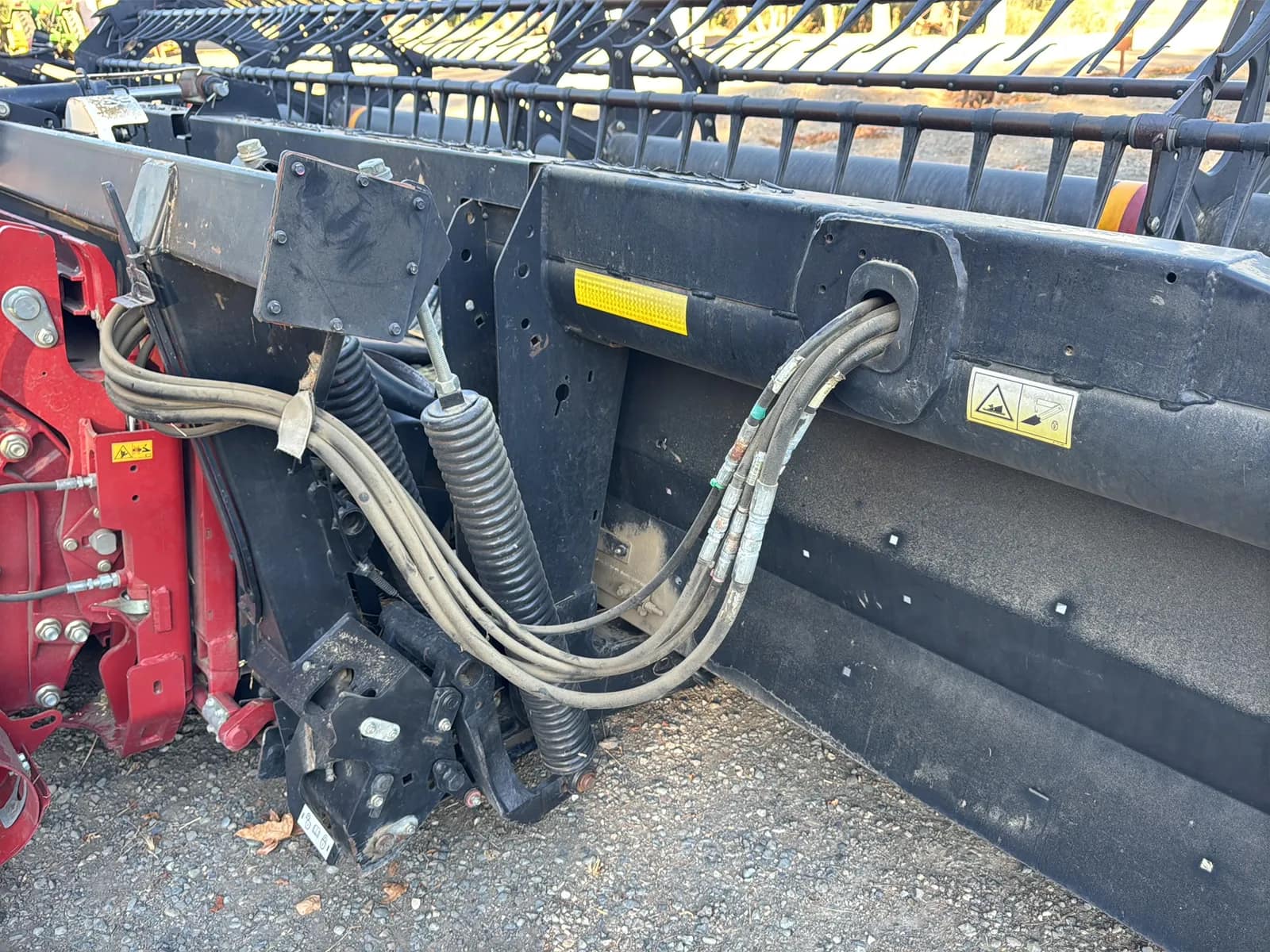 MacDon D65-S Draper Header, photo 6 of 9