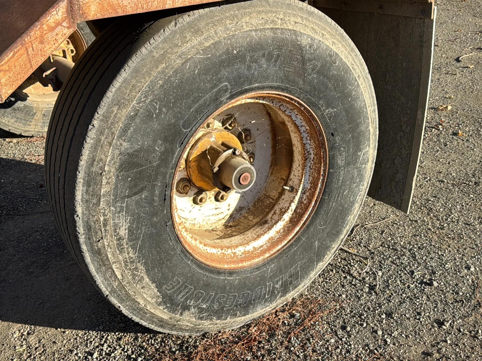 30’ Carry All Gooseneck Trailer With Stands, photo 27 of 29