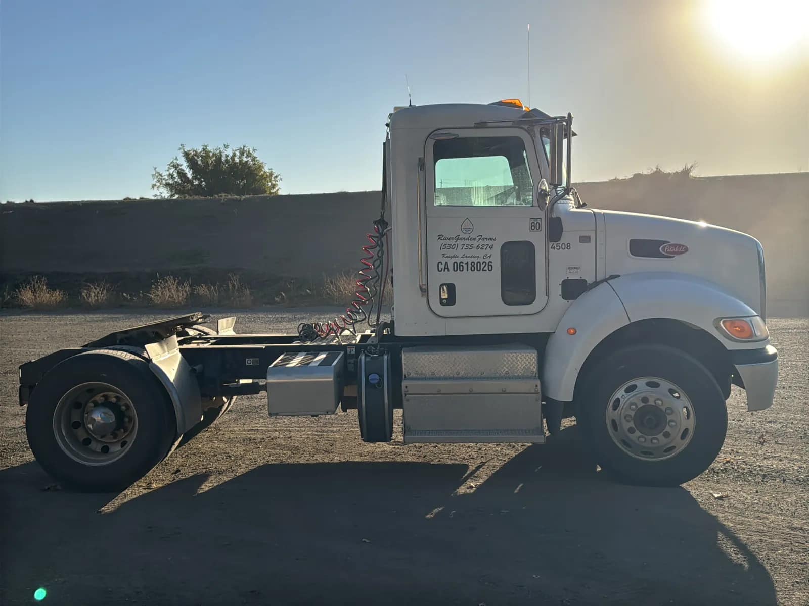 2016 Peterbilt PB348 2-Axle Automatic Tractor Trailer, photo 6 of 73