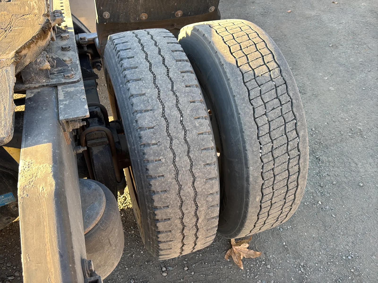 2016 Peterbilt PB348 2-Axle Automatic Tractor Trailer, photo 20 of 73