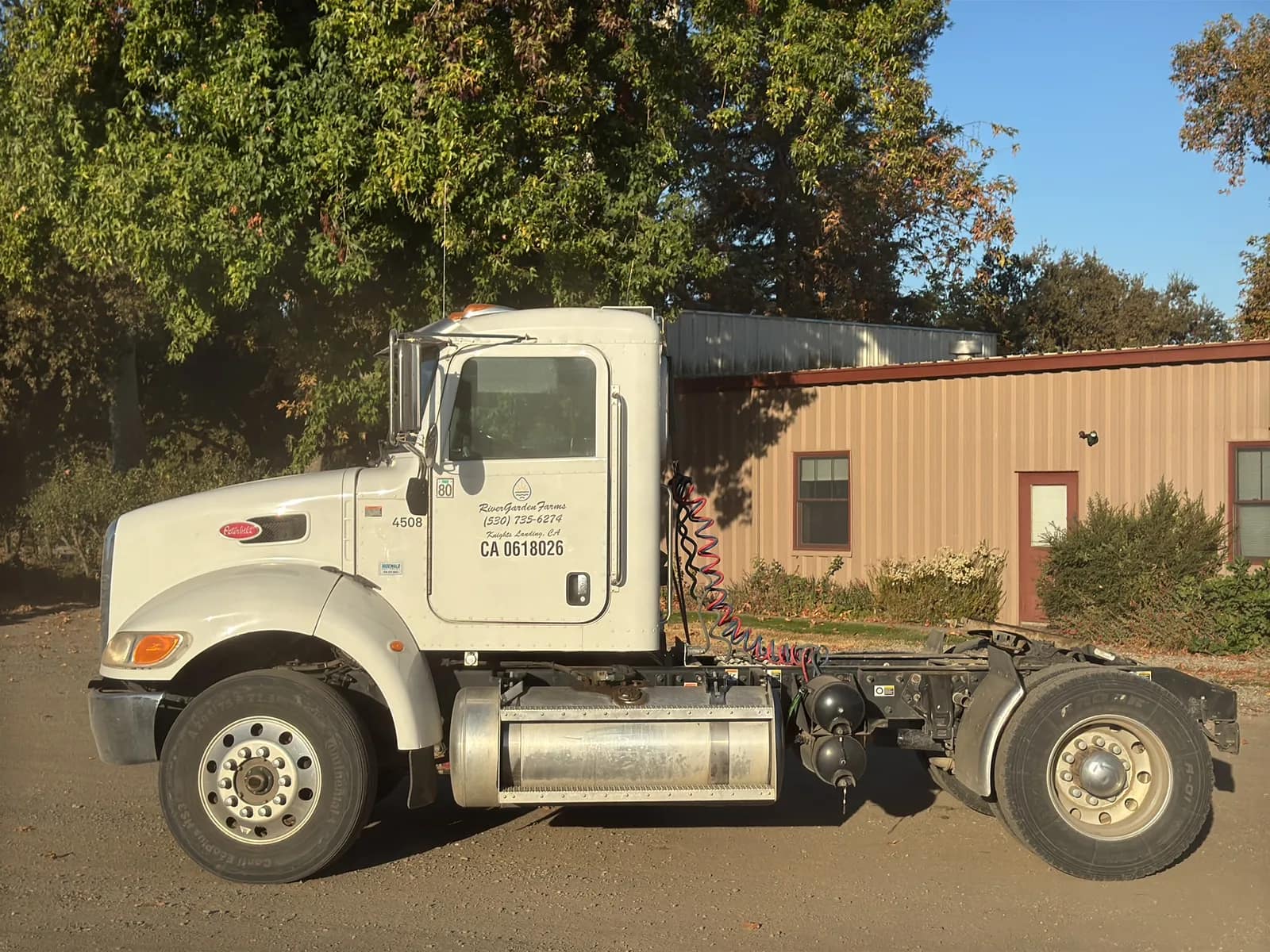 2016 Peterbilt PB348 2-Axle Automatic Tractor Trailer, photo 2 of 73