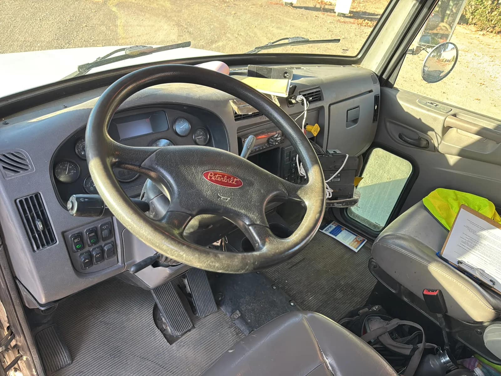 2016 Peterbilt PB348 2-Axle Automatic Tractor Trailer, photo 30 of 73