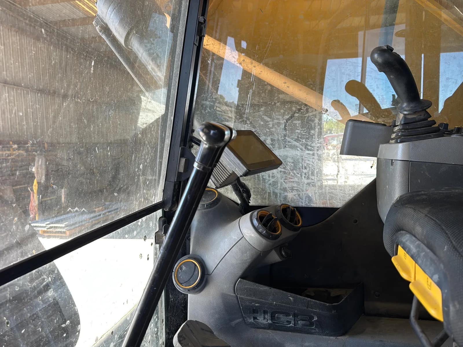 JCB 220XLC Track Driven Crawler Excavator, photo 15 of 15