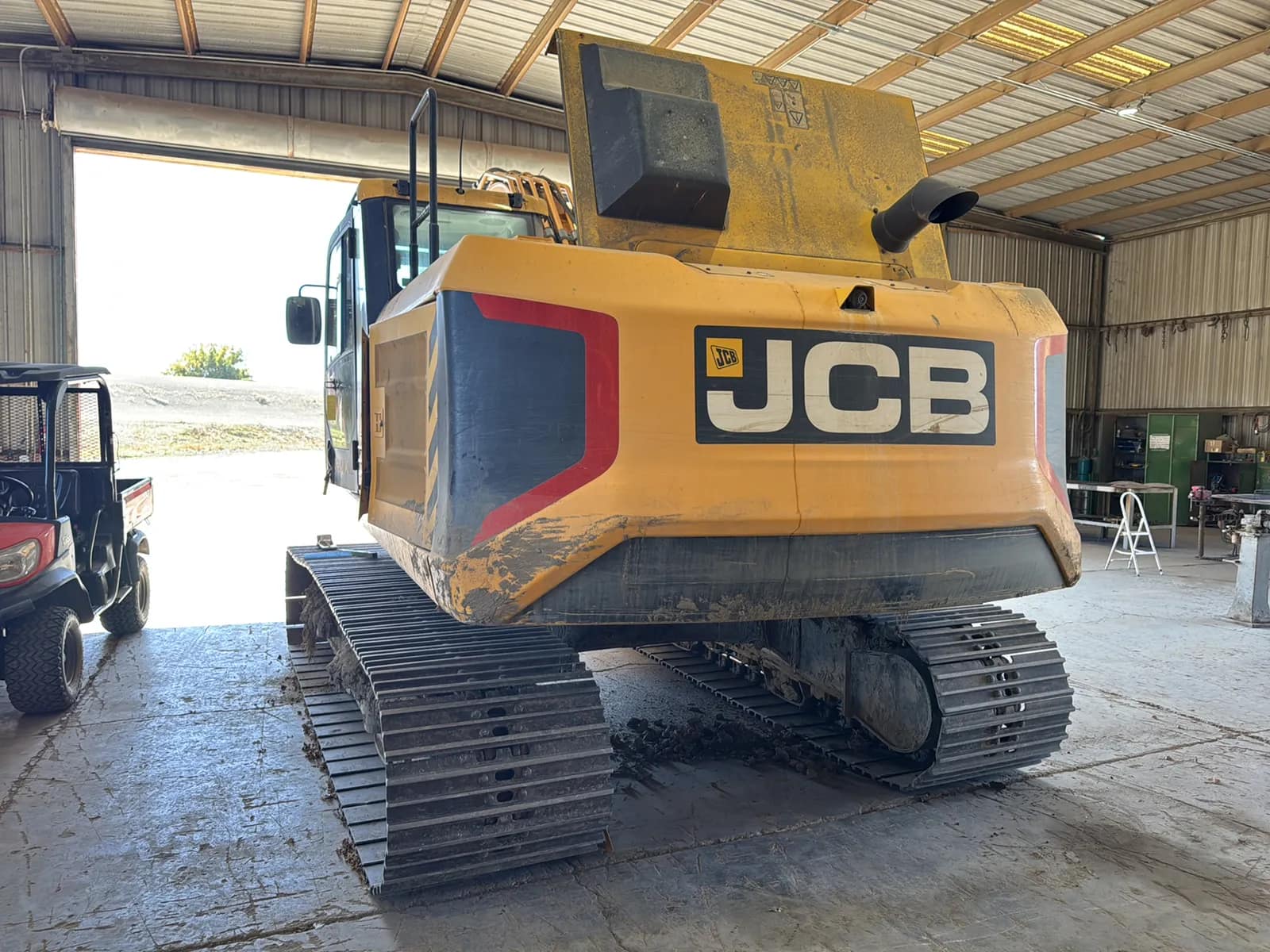 JCB 220XLC Track Driven Crawler Excavator, photo 4 of 15