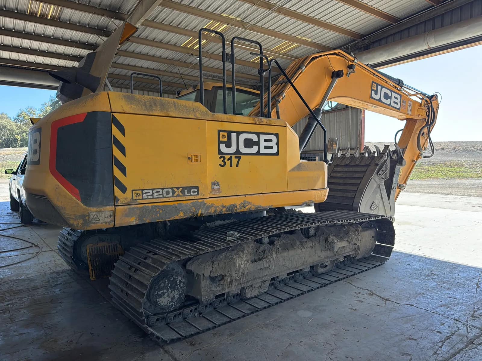 JCB 220XLC Track Driven Crawler Excavator, photo 5 of 15