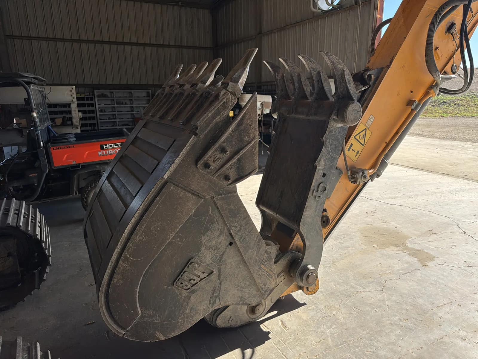 JCB 220XLC Track Driven Crawler Excavator, photo 6 of 15