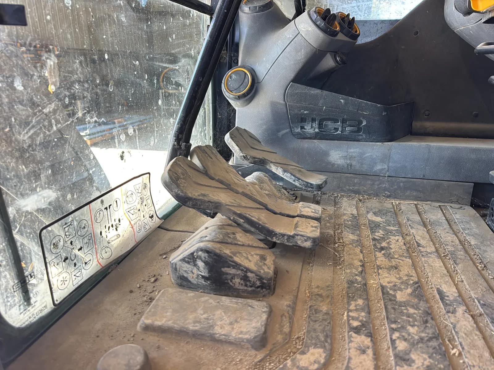 JCB 220XLC Track Driven Crawler Excavator, photo 14 of 15