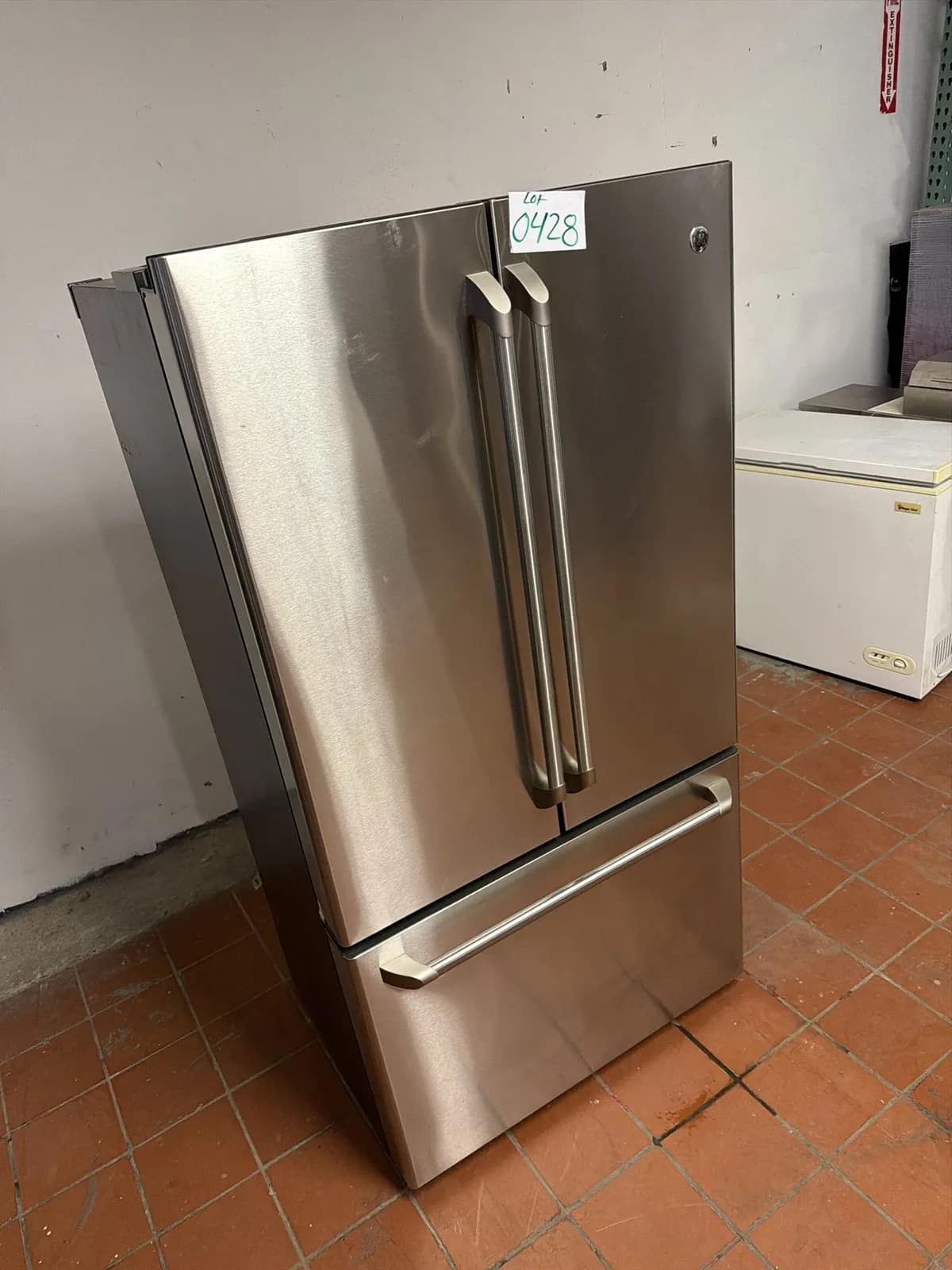 Household Refrigeration/Freezer, photo 3 of 8
