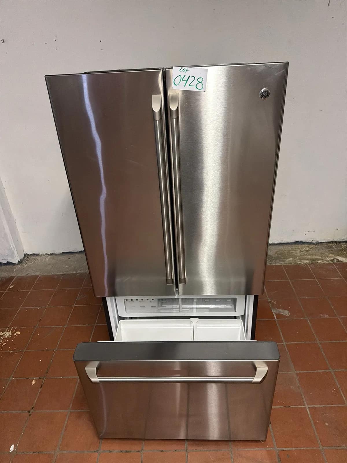 Household Refrigeration/Freezer, photo 7 of 8