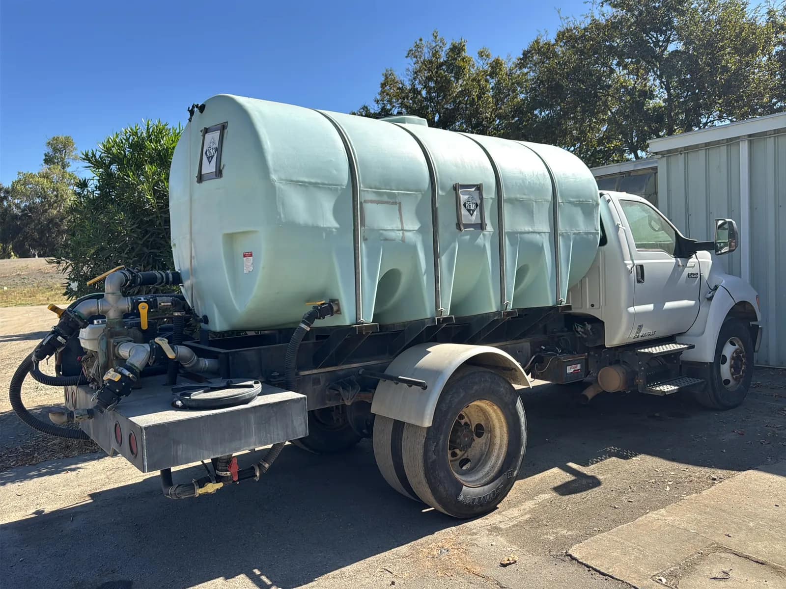 2008 Ford F-750 Super Duty Water Truck, photo 3 of 14