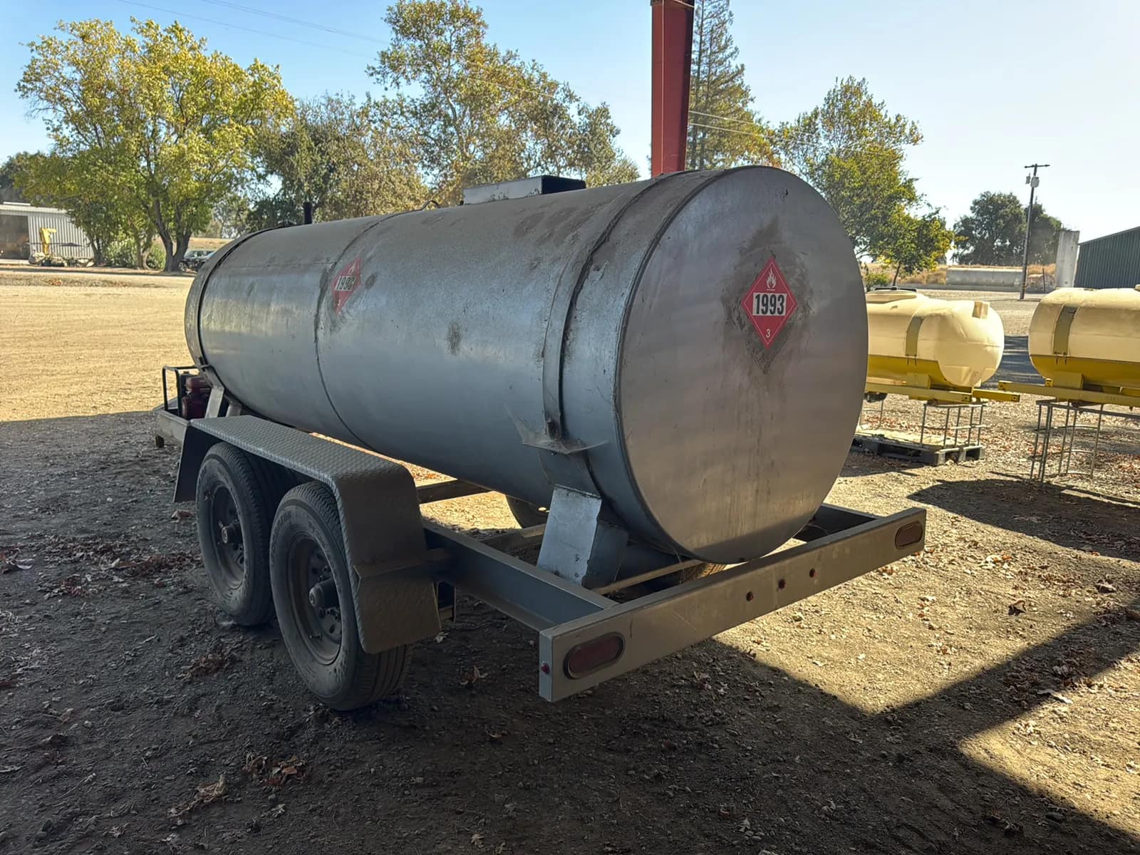 1000 Gallon Diesel Fuel Trailer, photo 4 of 22