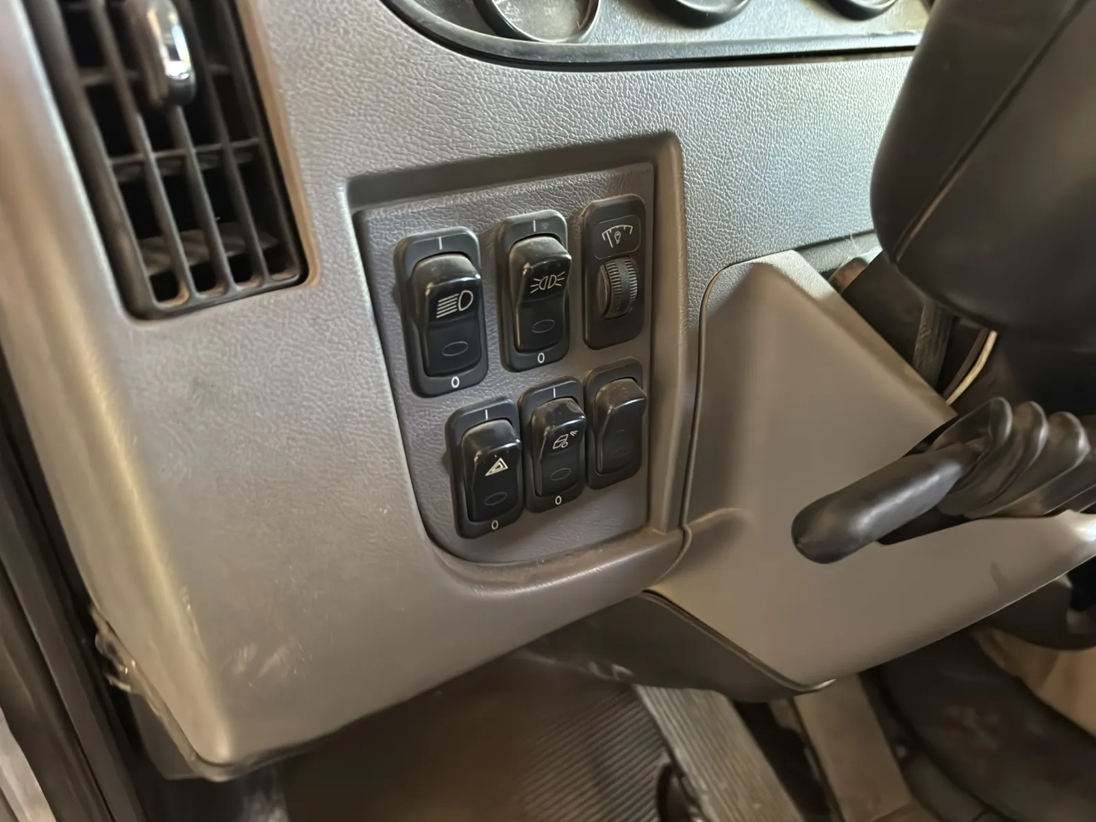 2015 Peterbilt PB348 2-Axle Automatic Tractor Trailer, photo 13 of 22