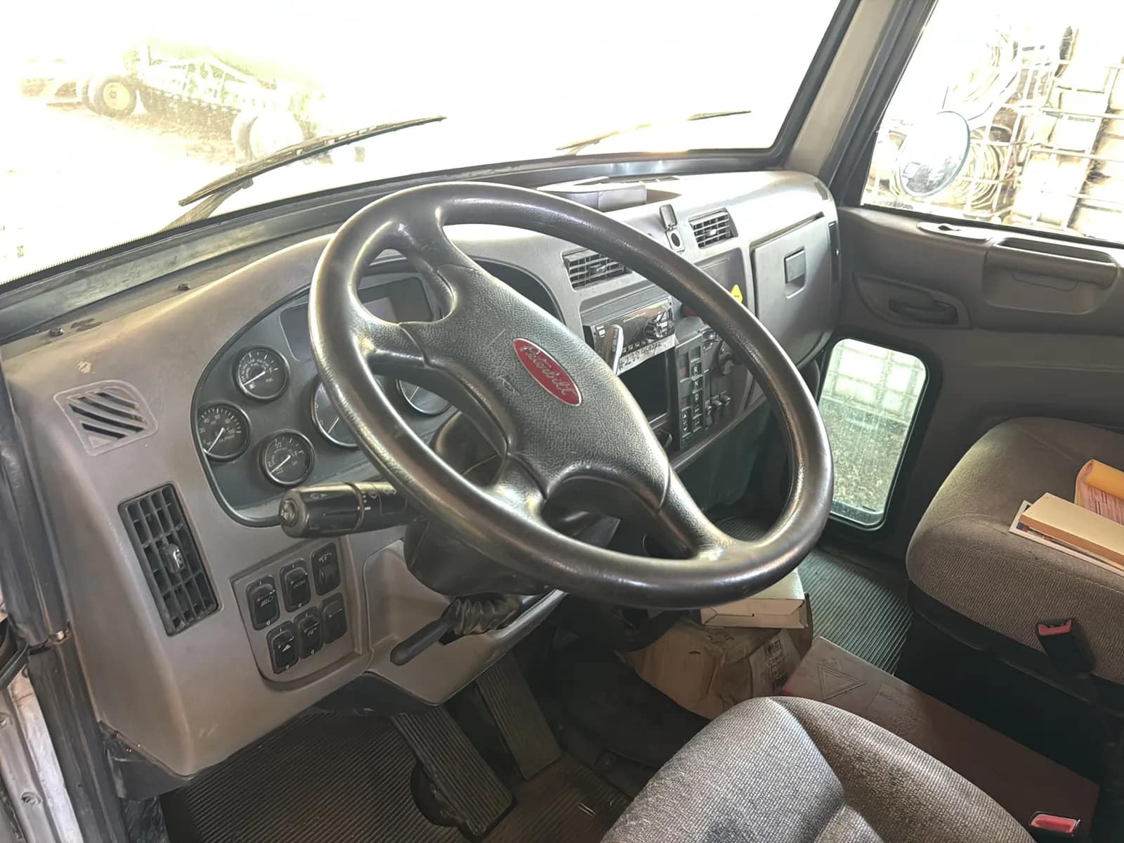 2015 Peterbilt PB348 2-Axle Automatic Tractor Trailer, photo 11 of 22