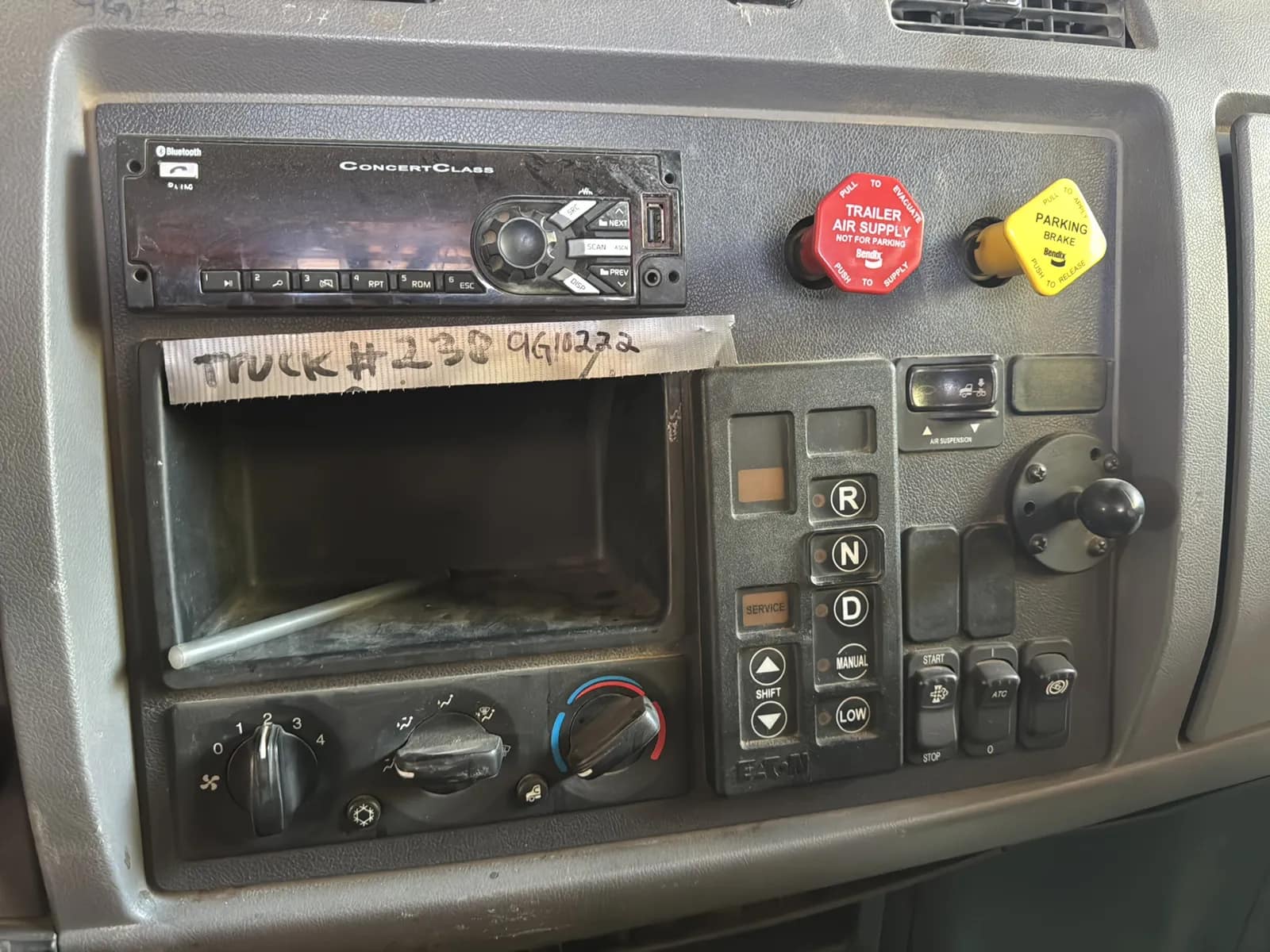 2015 Peterbilt PB348 2-Axle Automatic Tractor Trailer, photo 14 of 22