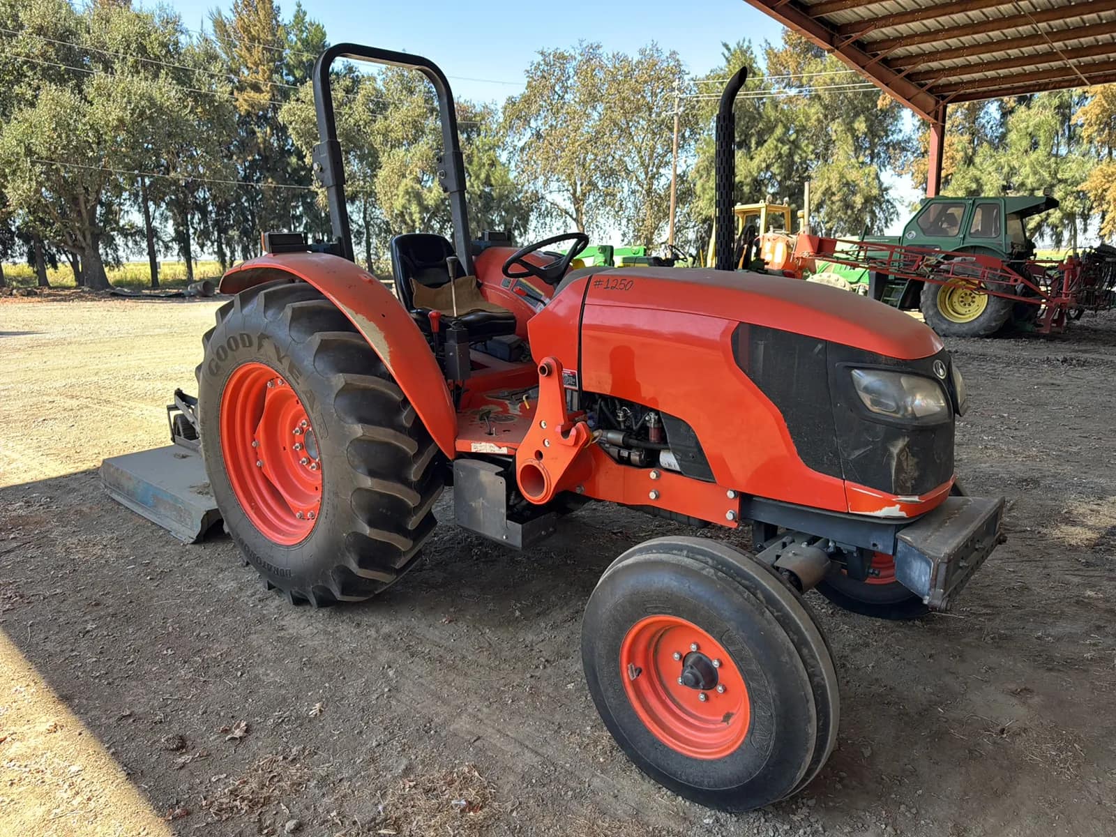 Kubota M7040SUF Tractor, photo 5 of 9