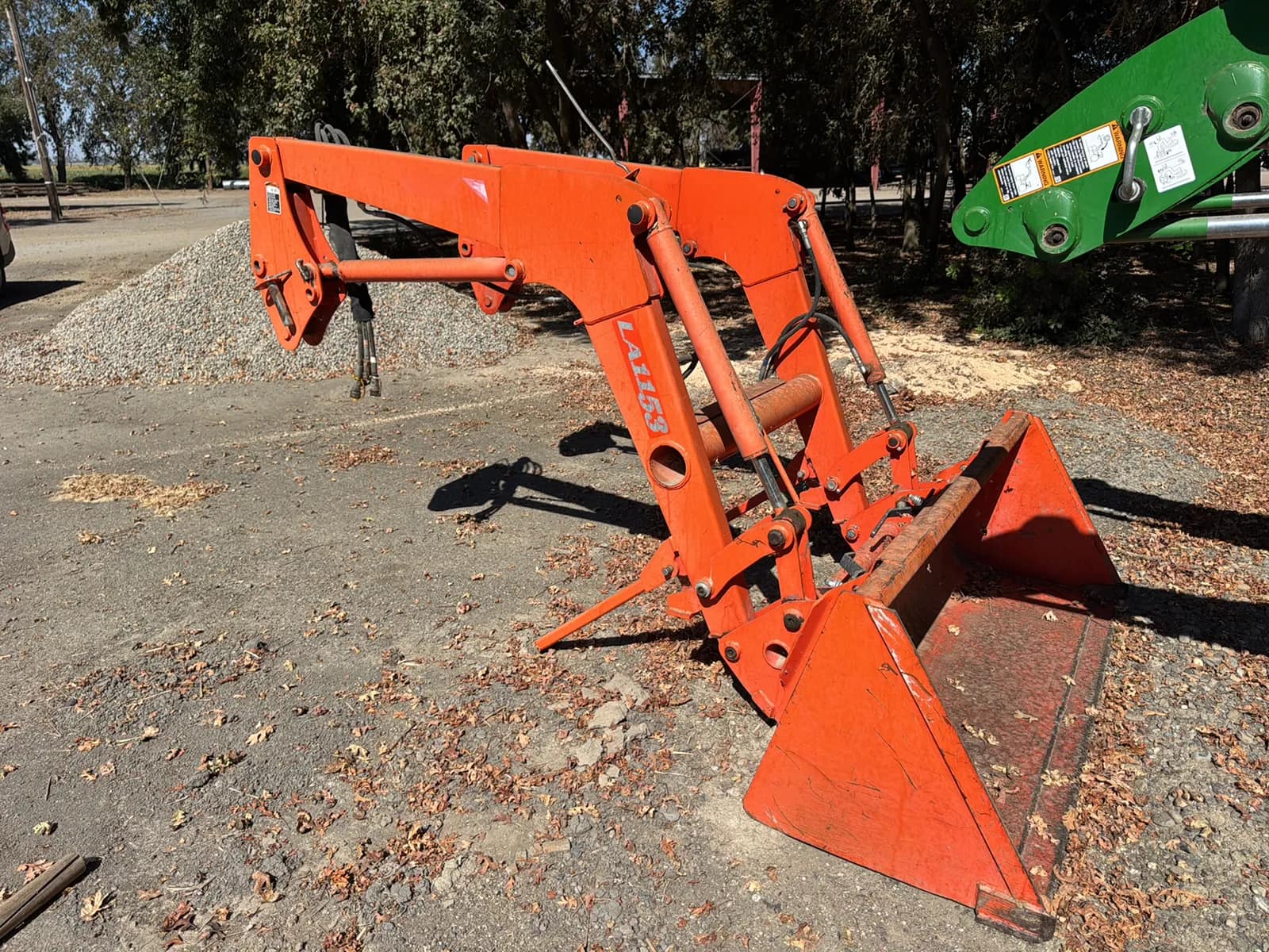 Kubota M7040SUF Tractor, photo 7 of 9