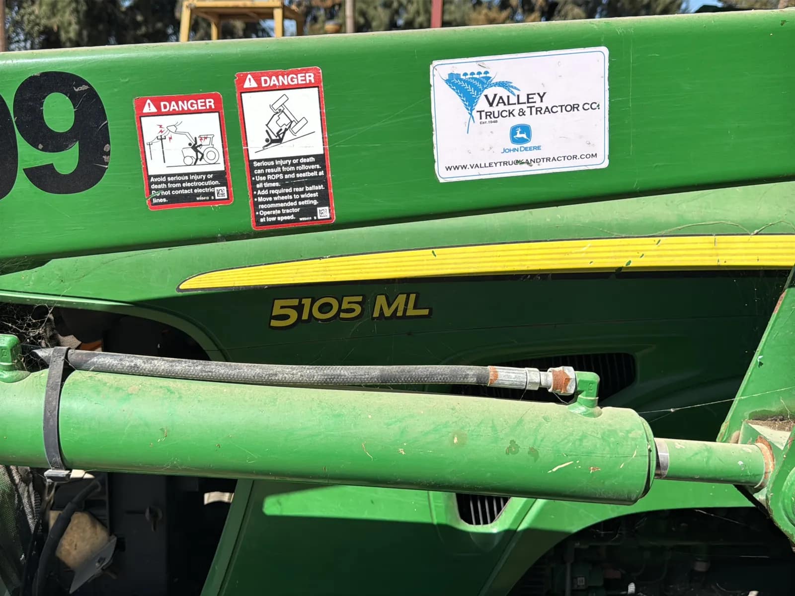 John Deere 5105ML Tractor, photo 5 of 10
