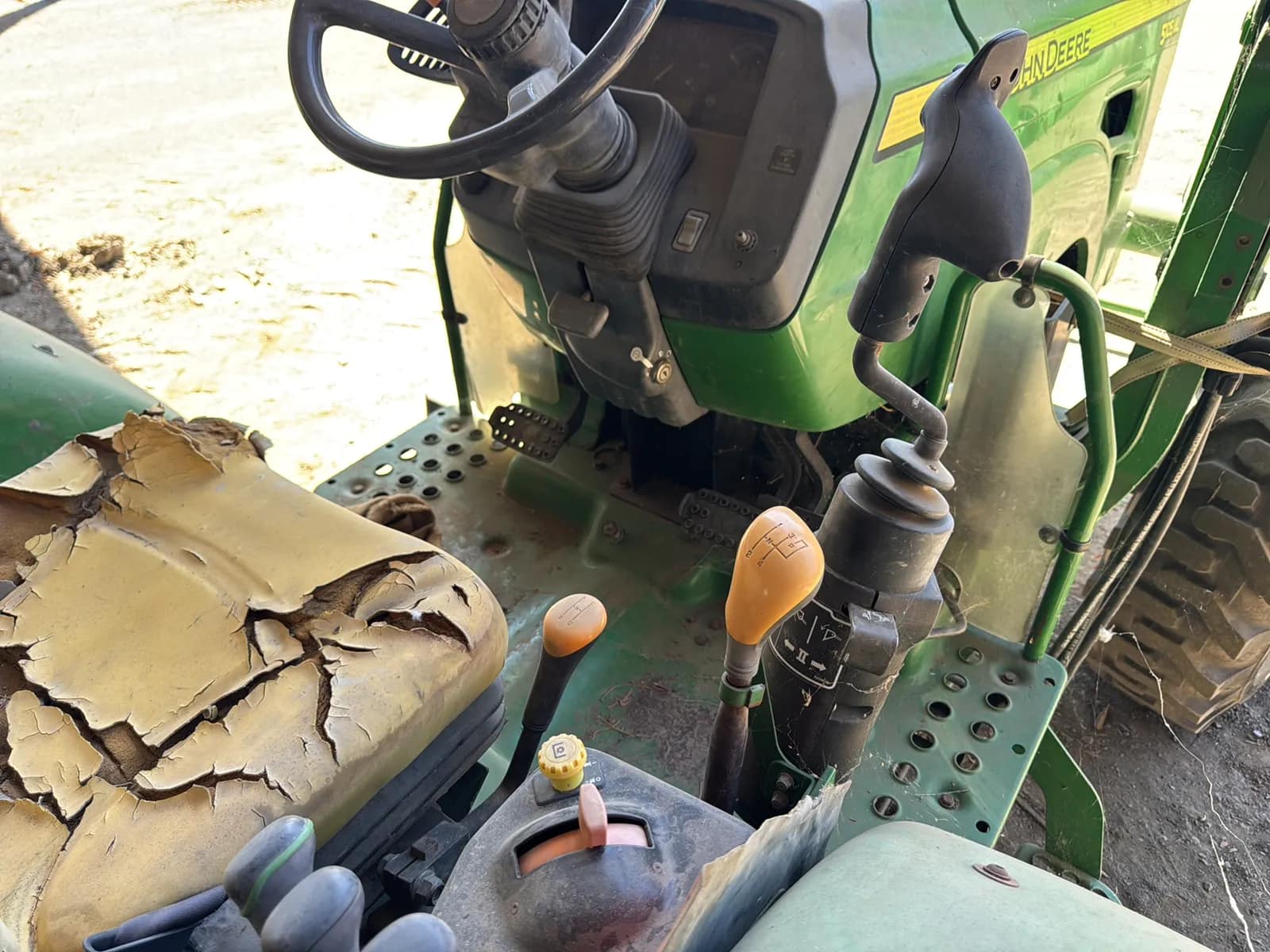 John Deere 5105ML Tractor, photo 9 of 10