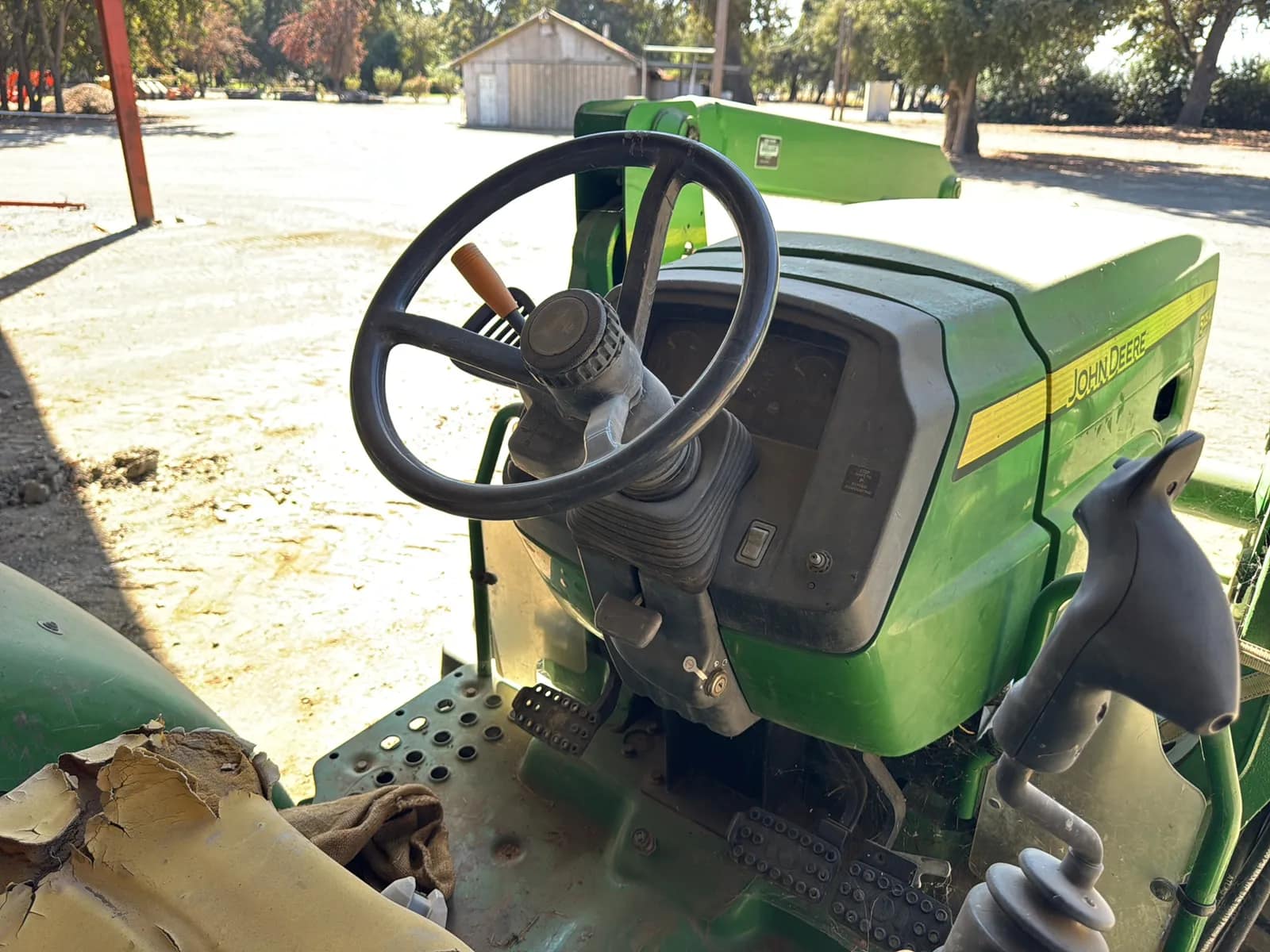 John Deere 5105ML Tractor, photo 10 of 10