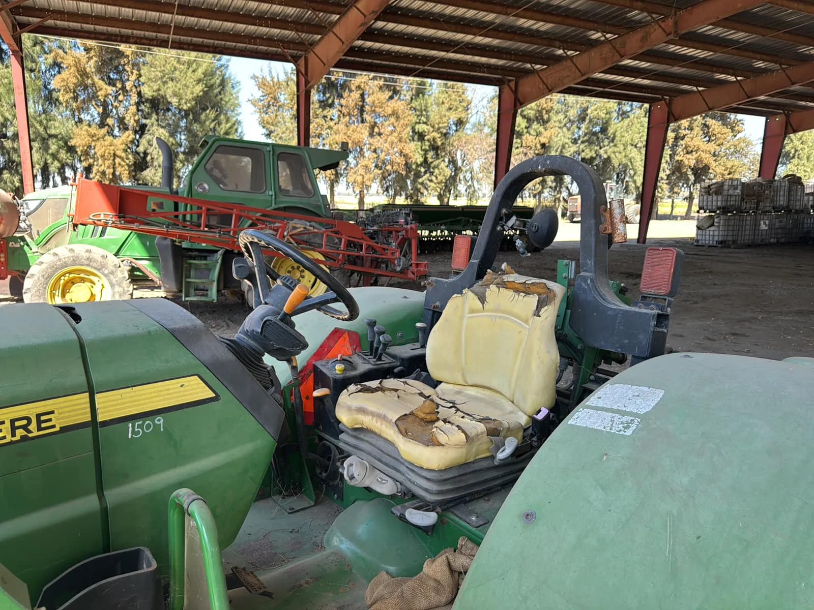 John Deere 5105ML Tractor, photo 6 of 10