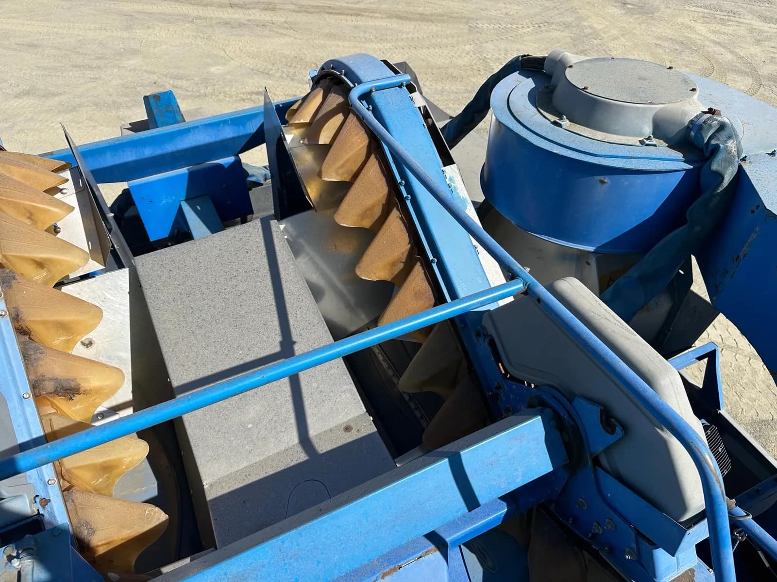 2010 New Holland VX7090 Grape Harvesting Machine, photo 41 of 78
