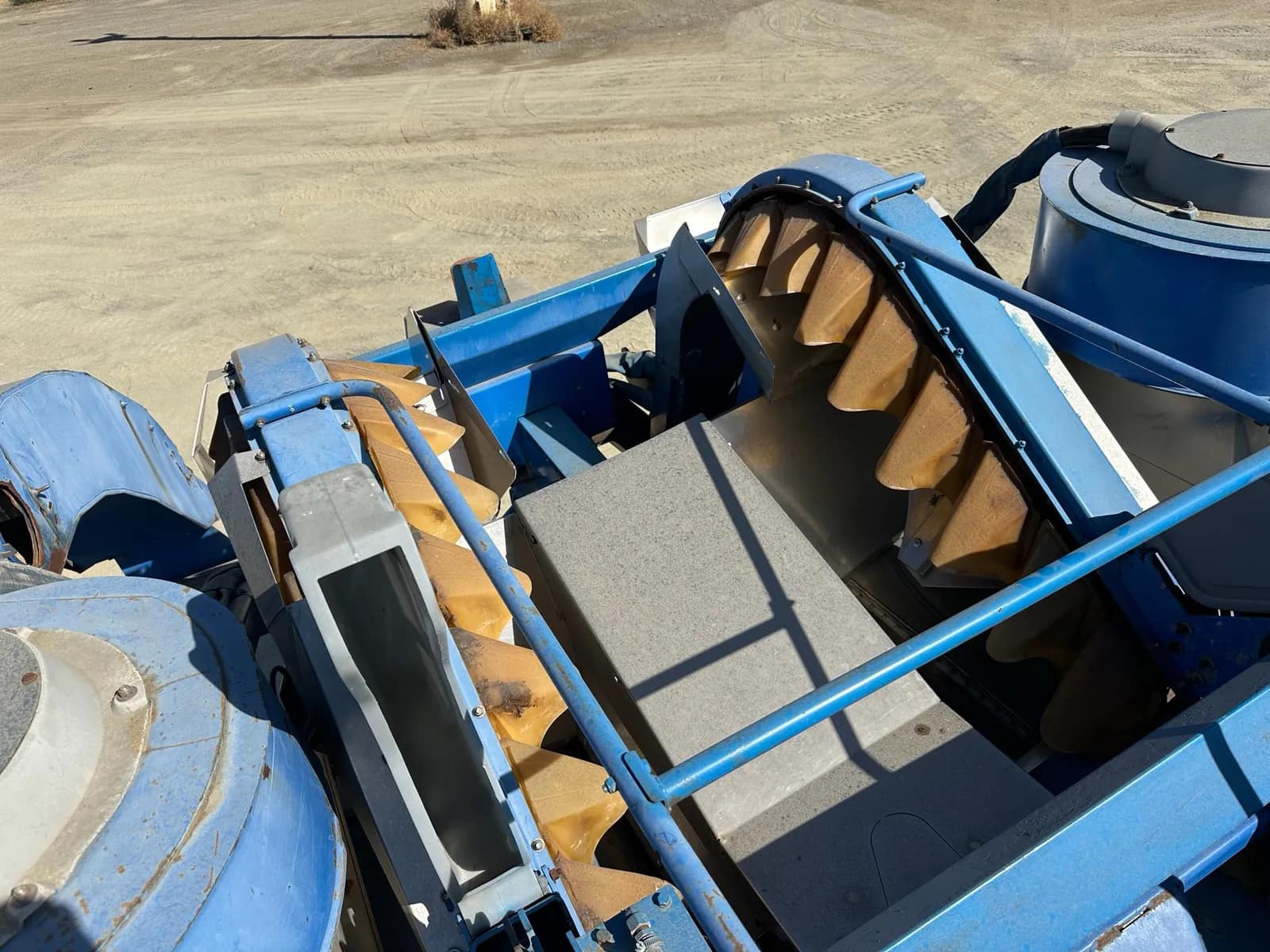 2010 New Holland VX7090 Grape Harvesting Machine, photo 40 of 78