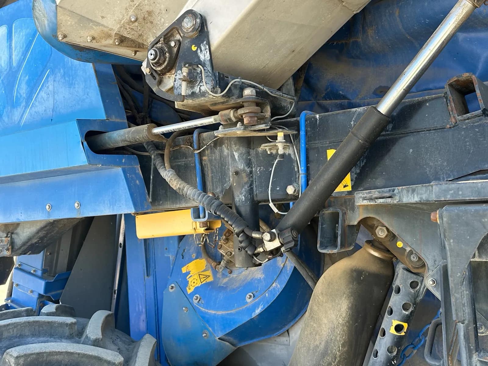 2010 New Holland VX7090 Grape Harvesting Machine, photo 24 of 78