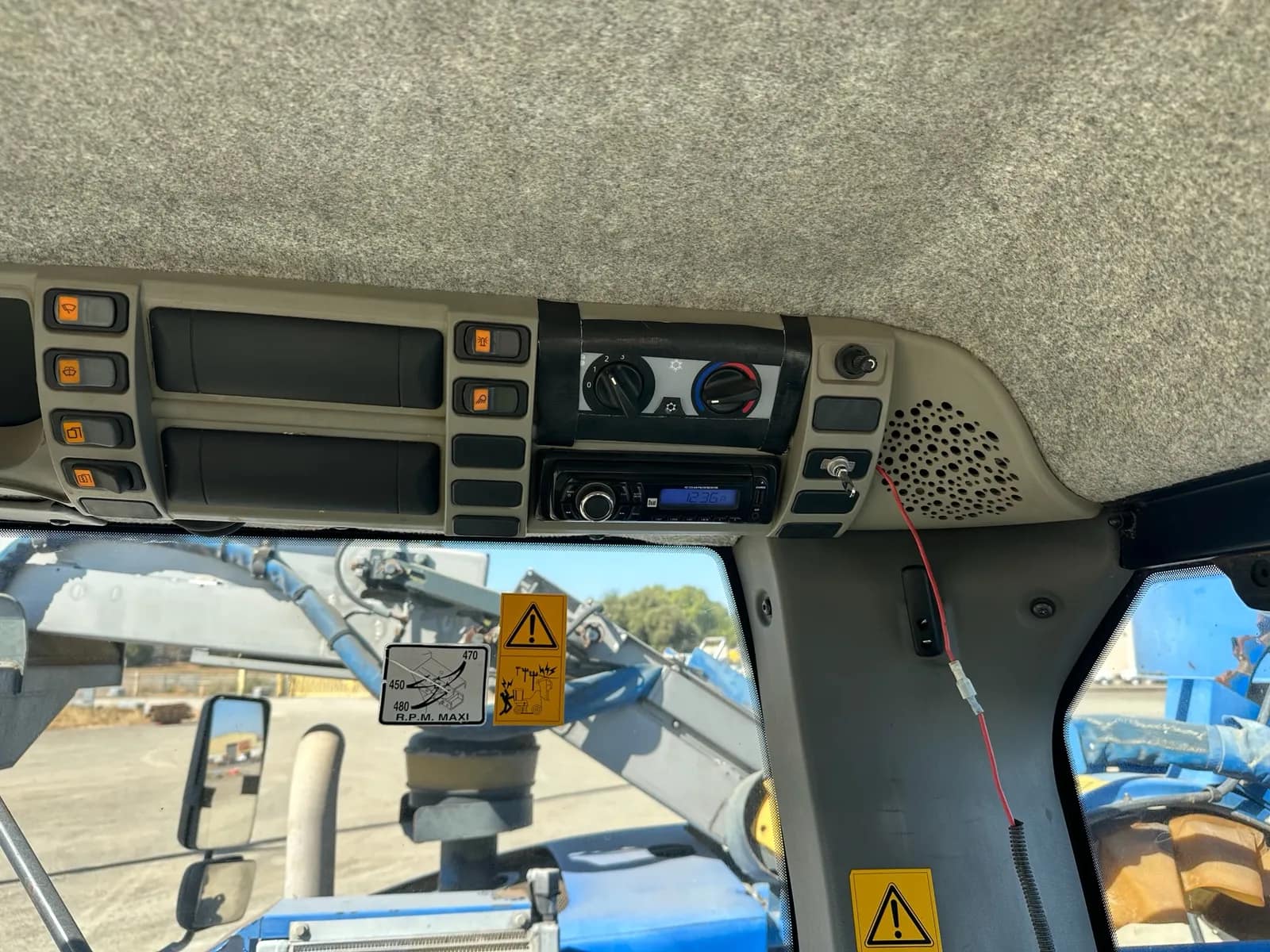2010 New Holland VX7090 Grape Harvesting Machine, photo 51 of 78