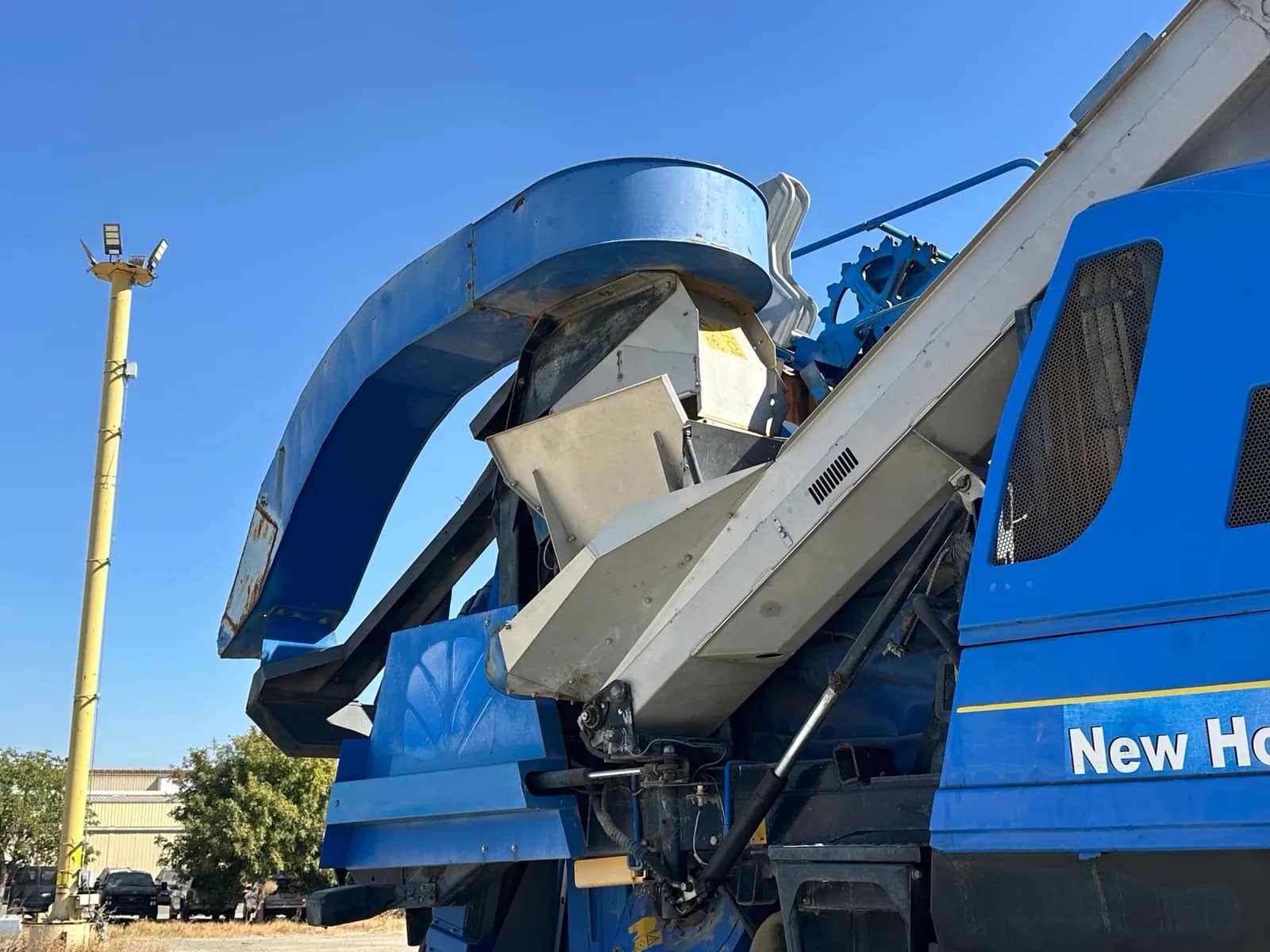 2010 New Holland VX7090 Grape Harvesting Machine, photo 22 of 78