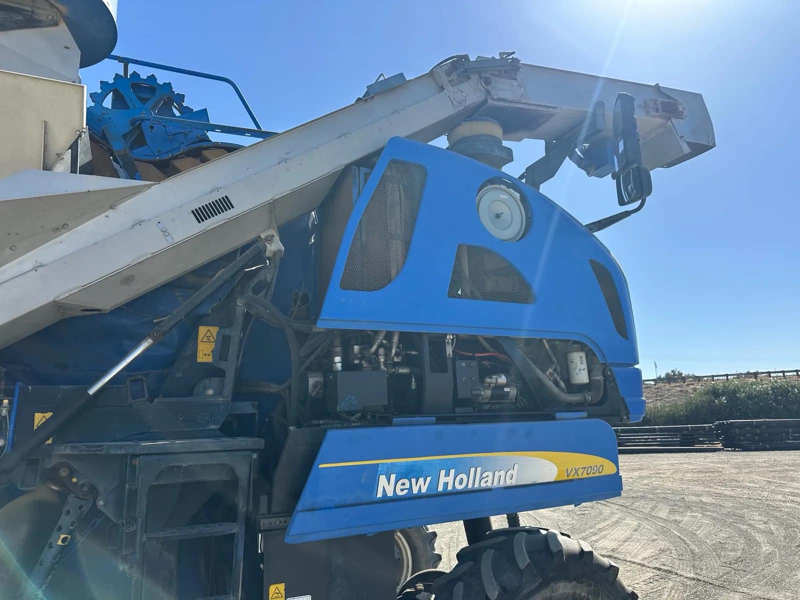 2010 New Holland VX7090 Grape Harvesting Machine, photo 43 of 78