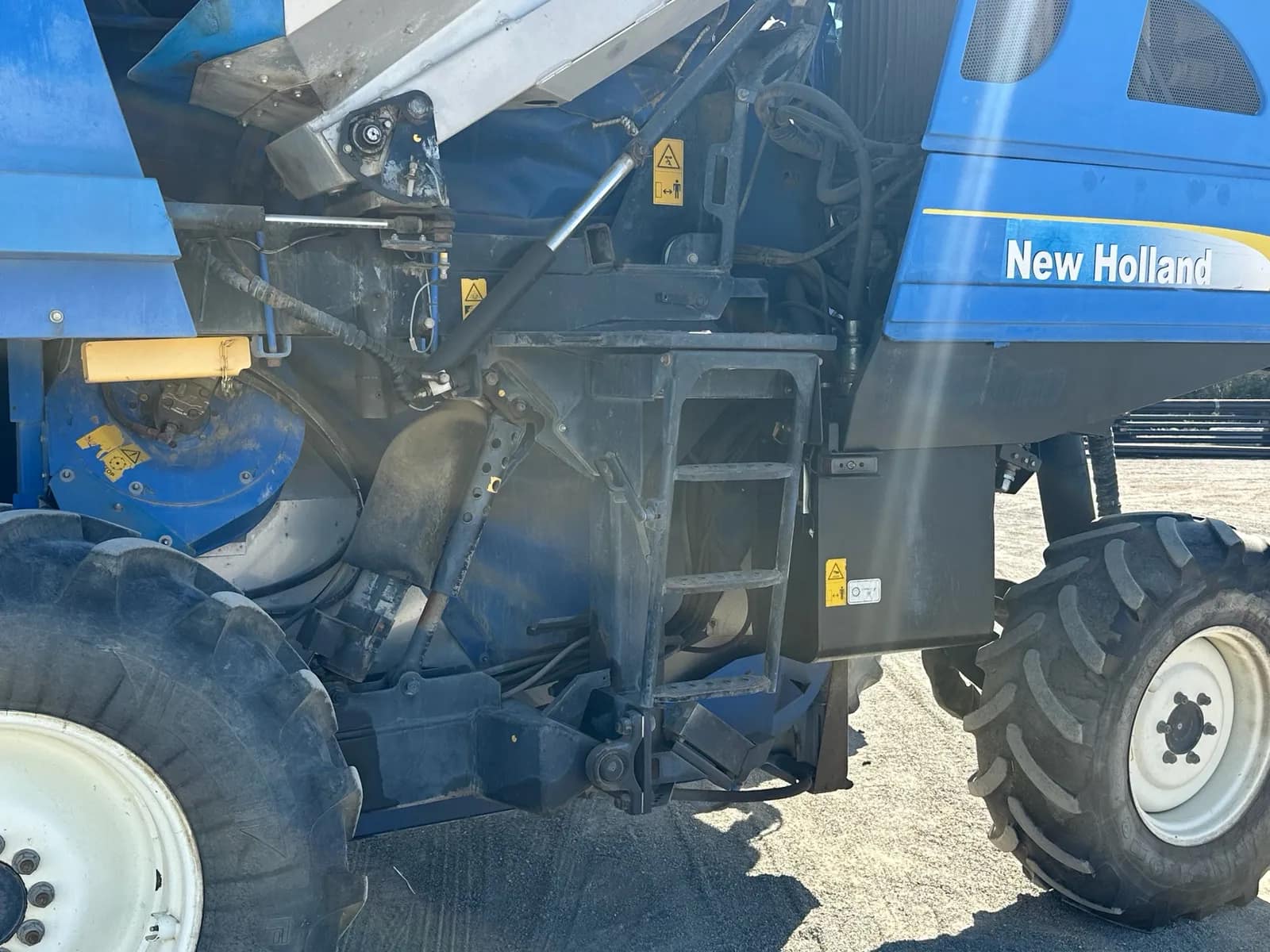 2010 New Holland VX7090 Grape Harvesting Machine, photo 18 of 78