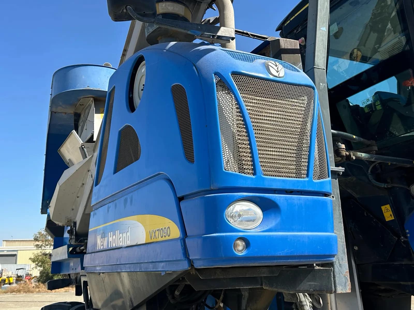 2010 New Holland VX7090 Grape Harvesting Machine, photo 19 of 78