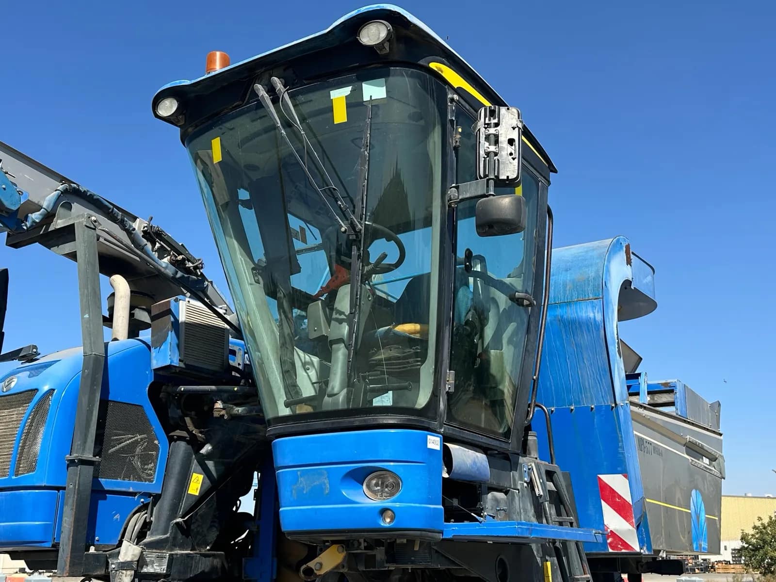 2010 New Holland VX7090 Grape Harvesting Machine, photo 14 of 78