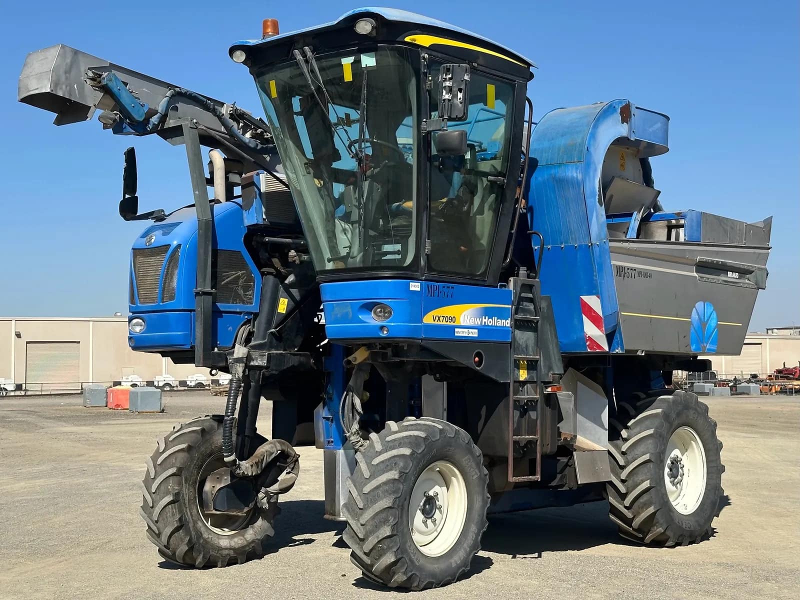 2010 New Holland VX7090 Grape Harvesting Machine, photo 4 of 78