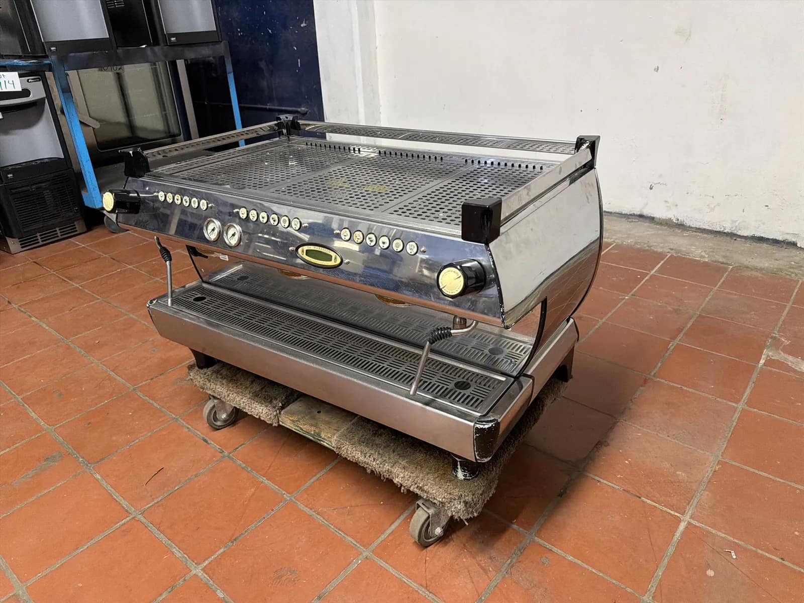 Commercial Espresso Machine With Dual Group Heads And Steam Wands (Parts Only) 208 Volts, photo 5 of 7