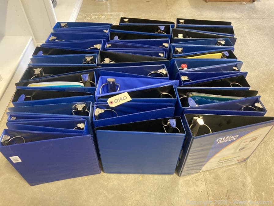 39-lot-of-39-blue-ring-binders-560190